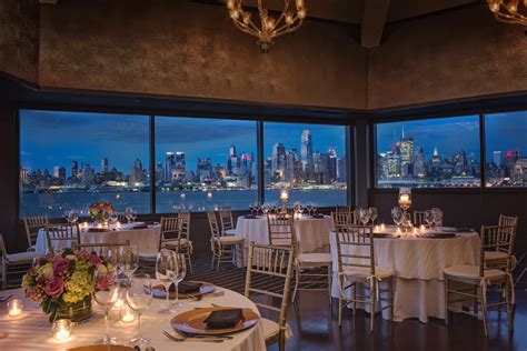 The chart house. For more than 50 years, Chart House has redefined the ideal dining experience. With 27 waterfront and showcase locations ranging from the historic to the … 