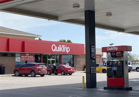 About QuikTrip 465. Welcome to QuikTrip #465, 23550 N 23rd Ave. At QuikTrip, our signature customer service starts with our employees. QuikTrippers are dedicated to providing top notch customer service with a smile, and always being the best they can be. QuikTrip is a convenience store and gas retailer, featuring QT Kitchens® inside each store.. 
