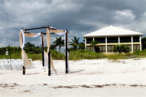 The club at barefoot beach. Things To Know About The club at barefoot beach. 
