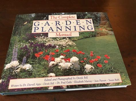 The complete garden planning manual by derek fell. - Gato manchado y la golondrina sinhá.