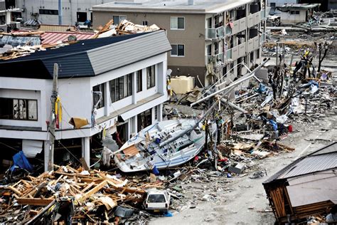 The death toll in a series of powerful earthquakes in Japan has risen to 30, local officials say
