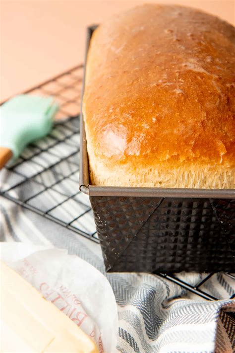 The easiest homemade bread for an irresistible sandwich