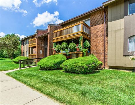 1-2 Beds. Dog & Cat Friendly Balcony High-Speed Internet Stainless Steel Appliances Granite Countertops Laundry Facilities Smoke Free. (810) 644-3104. Encore at Deerhill Villas. 4000 Brookside Rd, Clarkston, MI 48346. Virtual Tour. $2,200 - 3,050. 2 Beds.. 