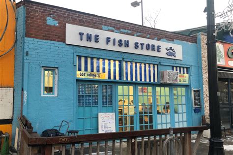 The fish store. Now that you know how much an aquarium can cost, let’s take a look at the best aquarium stores in Toronto! 1. Aqua Tropics. Aqua Tropics is a Toronto independent local fish hobbyist store that strives for excellence in everything that they do, which includes offering only top-quality products from various brands at competitive prices. 