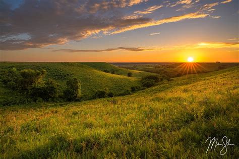 Aug 2, 2021 · Kansas is home to 12 scenic byways, including one of the most enchanting — the Flint Hills National Scenic Byway. This is truly one of the most stunning scenic drives in Kansas with awe-inspiring views, historic sites, and several small towns to explore. The Flint Hills National Scenic Byway will take you through approximately 48 miles of the ... 