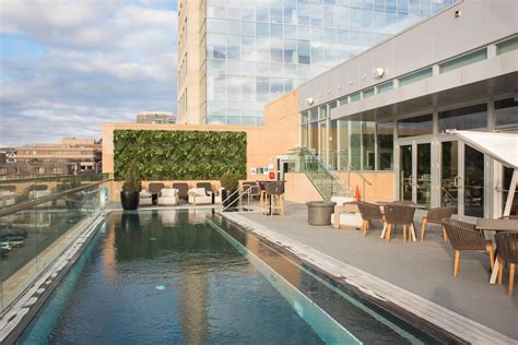 The fontaine kansas city. With a stay at The Fontaine in Kansas City (West Plaza), you'll be a 3-minute drive from University of Missouri-Kansas City and 6 minutes from Crown Center. This luxury hotel is 4.3 mi (7 km) from Kansas City Convention Center and 4.4 mi … 