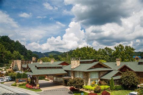 The greystone lodge on the river. Greystone Lodge on the River in Gatlinburg offers multiple ways to save. Check out our discounts for military & AARP membership, plus frequent specials & other discounts. 800-451-9202 