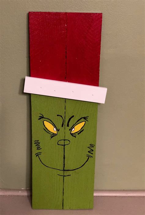 Remove the twine that comes on the wood slice. 2. Paint the wood slice green. (2-3 coats) 3. Allow paint to dry completely. 4. Use a pencil to trace the Grinch's face onto the ornament. 5. Use a yellow paint pen to fill in the eyes.
