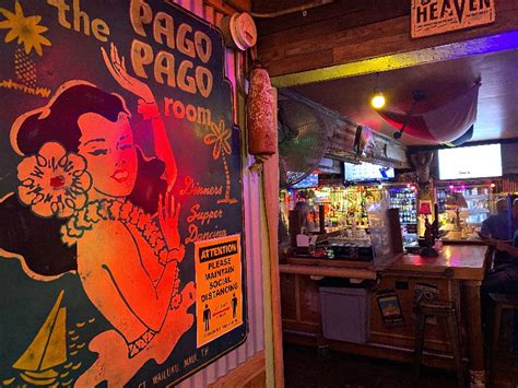 Top 10 Best Country Music Bars Near Honolulu, Hawaii. 1. Whiskey Dix’ Saloon. “This was also our first time at a Country Music Bar. We had an AWESOME time!” more. 2. Bacchus Waikiki. “thankfully air conditioned, with a cool open beam ceiling & decor that reminds me of a country bar .” more. 3.