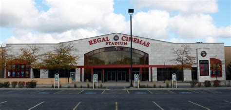 Regal Crystal Lake Showplace. Read Reviews | Rate Theater. 5000 Northwest Highway, Crystal Lake , IL 60014. 844-462-7342 | View Map. Theaters …. 