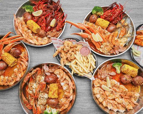 The juicy seafood mayport. Celebrating the weekend with free appetizers! 拾呂寧戀 Get you seafood seasoning the bag or out and dip as you please with butter! Get a free appetizer on orders of $100 and above! The perfect party... 