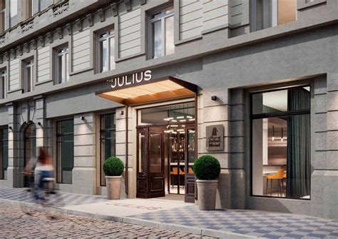 The julius prague. The Julius Prague ... Na Senovážném náměstí se v budově bývalé Investiční a poštovní banky nachází rezidence The Julius Prague, patřící pod skupinu Julius Meinl. 