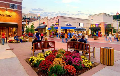 The landing branson. Located in the historic downtown area, Branson Landing is a $400+ million lakefront development – and the area’s largest shopping, dining, and … 