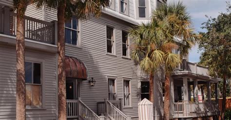The mansard house galveston. Suite 23 - 2nd Floor - 336 Sq Ft - King Bed - Pool View. Bedroom - King Bed, 55'' smart tv (Roku tv included for some movies. Log into any other apps you have) All Suites at this Inn sleep 2 persons max. Minimum age to book and lodge at hotel is 25 years. No persons under 25 to be on the property. This is a non smoking, Adults only, No pets ... 
