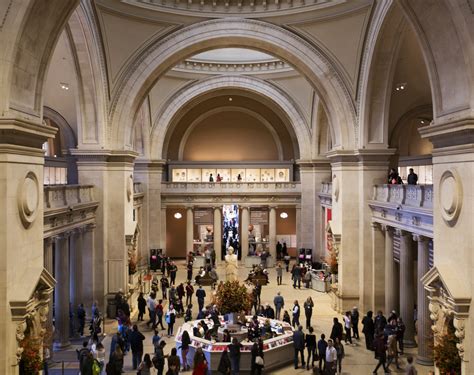 The metropolitan museum of art guide. - Out of the blue a 24 hour skywatcher s guide.
