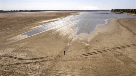 The mighty Mississippi River is drying out - newschannel5.com