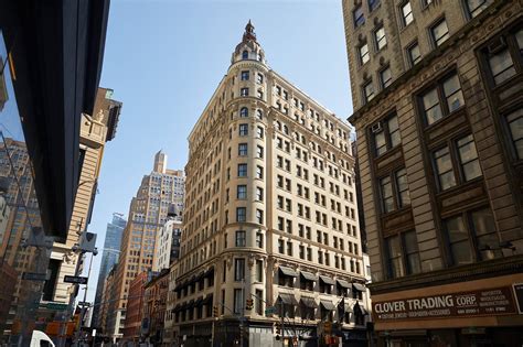 The ned nyc. THE NED NOMAD. Rates start at around $500 per night, but with taxes and fees, that clocks in at over $600, even for the smallest rooms. During a two-night October stay, "Cosy" rooms (one category above entry-level) were going for well over $700 a night, and "Medium" rooms were around $825 per night. THE NED NOMAD. 