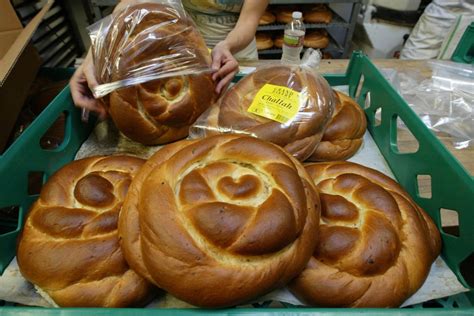 The oldest kosher bakery in Oakland hits the market for $1