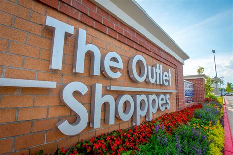 The outlet store. Find out all 33 outlet malls in the UK. Get mall locations, business hours, phone numbers, store lists and more. Save money on clothing, beauty products, shoes, accessories and sports goods. 