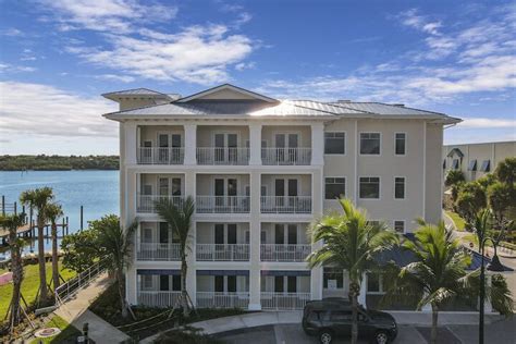 Harbourside Place is the premier downtown destination for shopping, dining, luxury hotel accommodations, entertainment and boating. Nestled along Jupiter's .... 