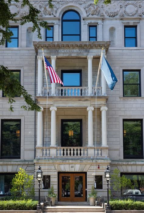 The quin boston. Jul 15, 2023 · The 'Quin House is a private members-only club in Boston. Formerly the Algonquin Club, Sandy and Paul Edgerley purchased the building on Commonwealth Avenue in 2018 and funded its extravagant ... 