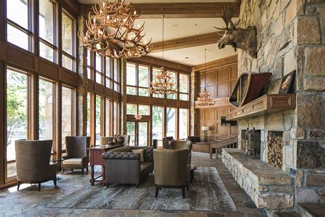 The ridges resort. Eat & Drink - The Ridges Resort. Eat & Drink A Menu for Every Occasion Surrounded by the natural beauty of Lake Chatuge and the Blue Ridge Mountains, our restaurants showcase vibrant foods and local flavors. Enjoy farm-to-table cuisine at The Oaks Lakeside. 