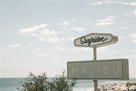 The surfrider malibu. Situado em frente à praia da Califórnia, na Surfrider Beach, em Malibu, o The Surfrider Malibu oferece um bar exclusivo na cobertura, com vistas do Oceano Pacífico e do Píer de Malibu. Você pode usufruir de pranchas de surfe e de stand up paddle de cortesia, bem como Wi-Fi gratuito e café da manhã. 