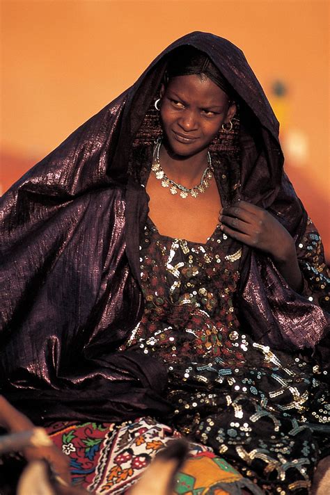 The Tuareg culture exhibits a combination of Jewish and African religions. Most Tuareg live in the Saharan parts of Niger, Mali, and Algeria. Being nomadic, they move constantly across national borders, and small groups of Tuareg also live in southeastern Algeria, southwestern Libya and northern Burkina Faso, and a small community in northern Nigeria.. 