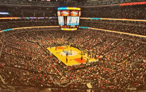 The united center. UNITED CENTER TO WELCOME FANS BACK FOR CHICAGO BLACKHAWKS AND CHICAGO BULLS GAMES BEGINNING MAY 7. The United Center received permission … 