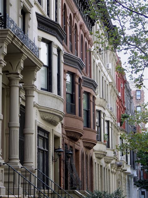 The upper west. The exact boundaries of New York City’s Upper West Side are a subject of debate. Some say that the Manhattan neighborhood ends with Central Park at 110th Street while others include 111th to ... 