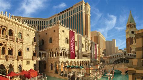 The venetian las vegas location. Las Vegas, also known as the Entertainment Capital of the World, is not only famous for its casinos and nightlife but also for its incredible food scene. With a wide array of dinin... 