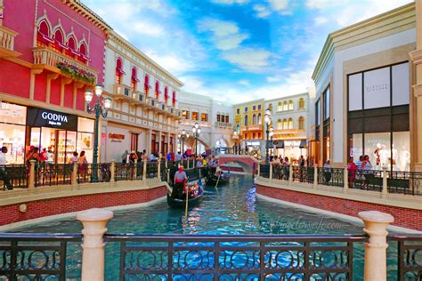 The venetian las vegas reviews. If you’re a runner with a love for rock and roll music, the Rock and Roll Marathon Las Vegas is the perfect event for you. This annual race takes place on the famous Las Vegas Stri... 