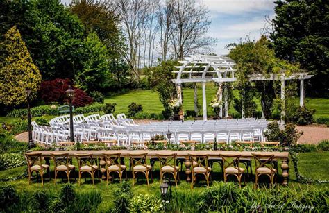 The vineyards at aquebogue. A family-owned wedding and catering venue with rural scenery, stylish farmhouse décor and vine-covered patio. Located in Aqubogue, NY, it offers various spaces for ceremony, cocktail hour and reception, and … 