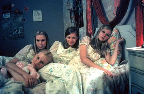 The virgin suïcides movie. A dark comedy punctuated by moments of drama, The Virgin Suicides explores the emotional underpinnings of a family starting to come apart at the seams in 1970's Midwestern America. The Lisbons seem like an ordinary enough family; Father (James Woods) teaches math at a high school in Michigan, Mother (Kathleen Turner) has a strong religious faith, and they have five teenage daughters, ranging ... 