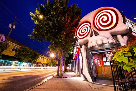 The vortex atlanta. Benoit and his siblings, Hank and Suzanne, opened the Vortex in 1992 after moving to Atlanta from Los Angeles. The Little Five Points location followed three years later. The Vortex is known for ... 