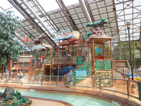 The water park at the villages. The Waterpark at The Villages is a small indoor water park with a wave pool, a lazy river, four water slides, and a play area. It is part of a condo resort and open to the … 