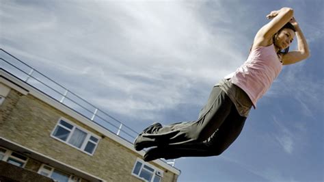 The women who are obsessed with Parkour - BBC News