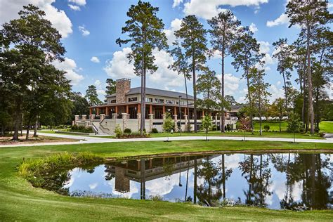 The woodlands country club. The Woodlands Country Club offers 4 clubhouses and 5 golf courses woven throughout The Woodlands community near Houston, Texas. The Club has hosted the PGA Tour Champions’ Insperity Classic since 2008. Each of the distinct courses provides variety and challenge, alongside a new world-class performance center. 