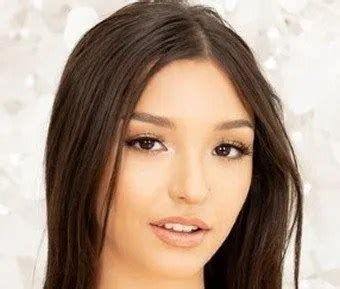 Nineteen-year-old newcomer Layla Jenner talks with PornCrush about her journey into the adult industry. . Thelaylajenner