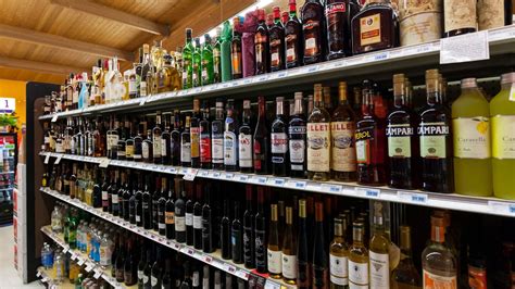 Thieves in Florida use tractor trailers to steal more than $1.6 million in alcohol from US distributor