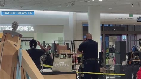 Thieves steal thousands in merchandise from Nordstrom