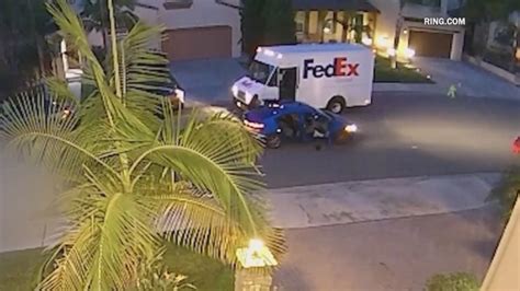 Thieves swarm, rob FedEx truck making deliveries in Chula Vista