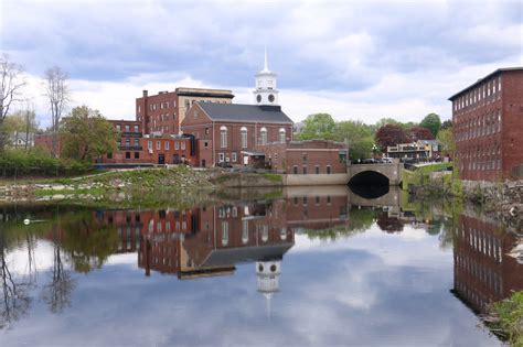 Things to do in nashua nh. Dubbed one of the top 100 "Best Places to Live" in Money magazine's list of the best small U.S. cities, Nashua, New Hampshire, is also an ideal romantic getaway spot. Nashua, about 40 miles ... 