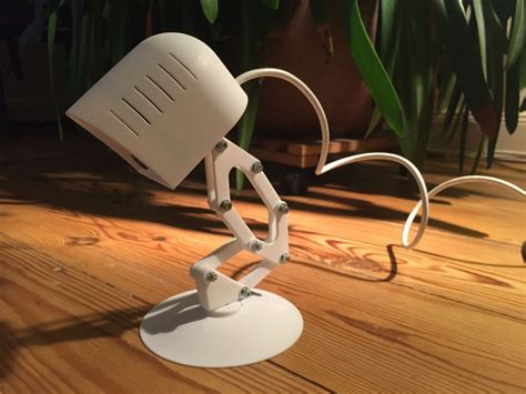 This Incredible 3D Printed Robotic Lamp Follows Objects As They Move