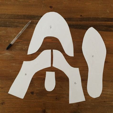 This is how to make a shoe pattern fast and easy. You can make a shoe