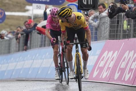 Thomas sees Giro lead cut slightly by Roglič; Buitrago wins 19th stage