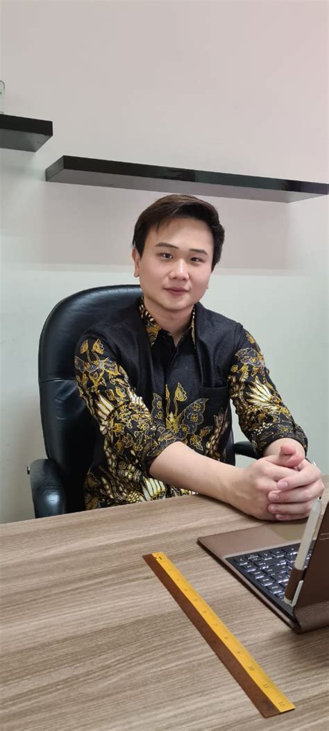 Thompson Michael Yelp Surabaya