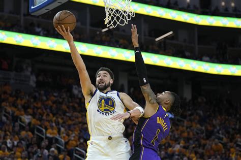 Thompson scores 30, Warriors adjust to beat Lakers 127-100
