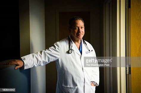 Thoracic Surgeon Photos and Premium High Res Pictures - Getty …