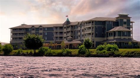 Thousand island harbor hotel. A fitness centre and meeting facilities are available for on-site guests of 1000 Islands Harbor Hotel. Luggage storage and dry cleaning services are also offered. Wellesley Island State Park is 18 km from 1000 Islands Harbor Hotel. … 